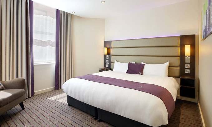 Eaton Socon Hotel | Premier Inn St. Neots - Colmworth Park