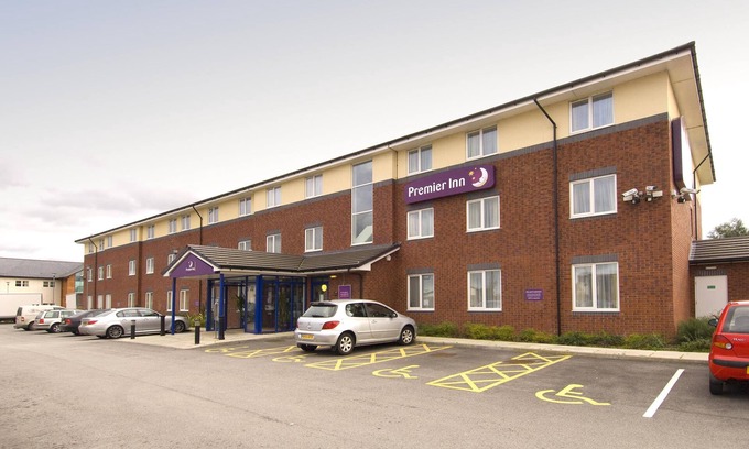 Warrington Hotel | Premier Inn Warrington Central North