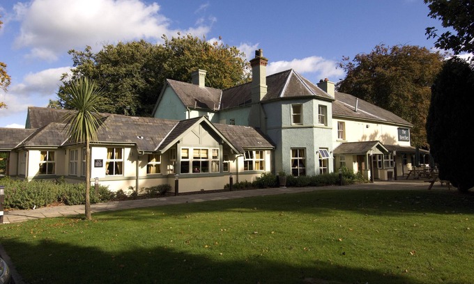 Gresford Hotel | Premier Inn Wrexham North - A483