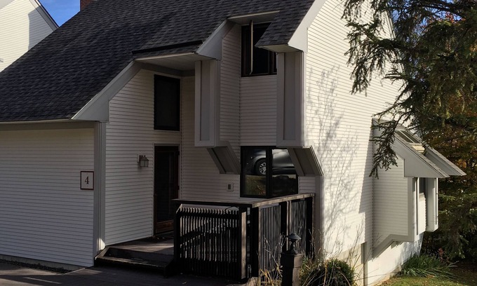 Central Vermont- Killington House | Premier ski/in/out Killington/Sunrise townhome 3BDR/Sleep6 spa/gym/holiday rates