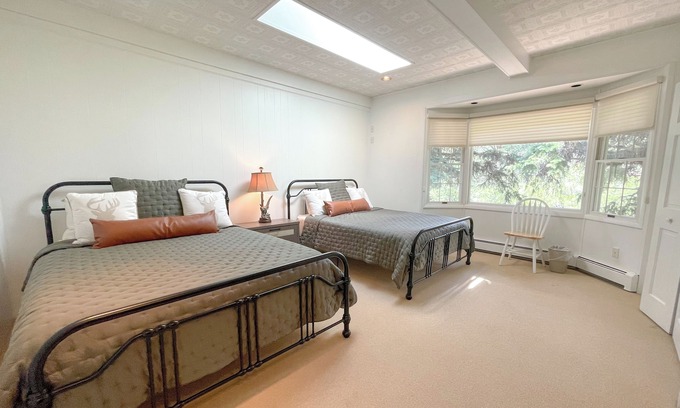 Estes Park House | Premiere riverfront property - Sleeps 10 people, Close to town!