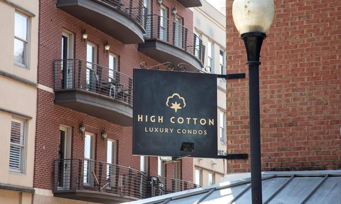 Oxford Condo | Premium 2 Bedroom 2 Bath Condo on the Oxford Square