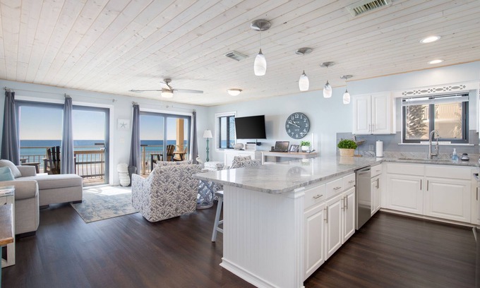 Crystal Beach Condo | Premium Gulf Front Condo - Private beach, free beach service - Book for 2026 now