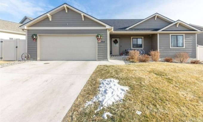 Rimrock House | Premium Home with Fire Pit-Patio Private Park, Walking Path, Family Neighborhood