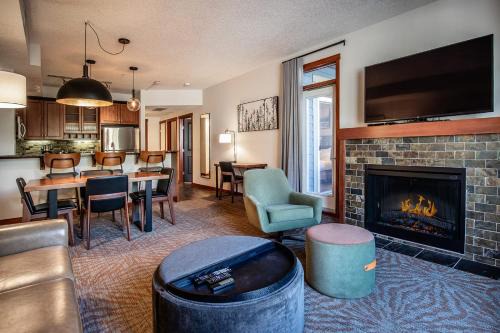 Canmore House | Premium King suite with views and pool