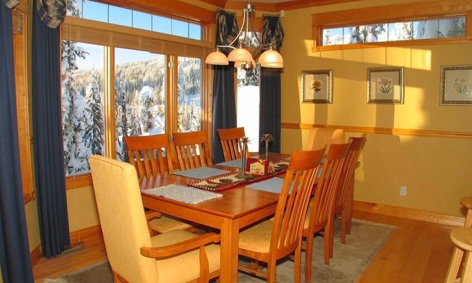 Silver Star Mountain House | Premium Stand-Alone Beauty. Close To Village. Top Quality