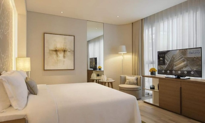 Dubai Media City House | Premium Three Bedroom Apartment Near Al Marfa Tower By Luxury Bookings