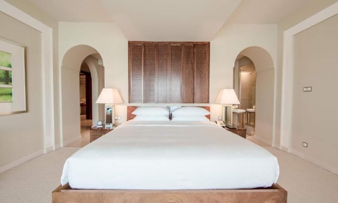 Deira House | Presidential Suite Near Dubai Creek Golf Club By Luxury Bookings