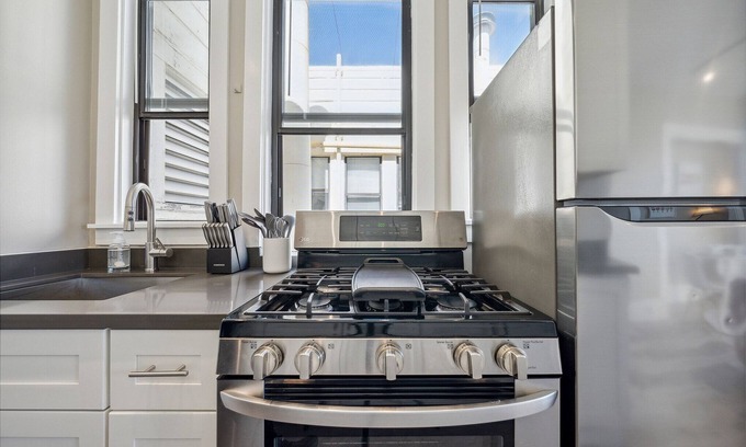 Pacific Heights Apartment | Presidio Hts 1 BR w/Office by Anyplace - 11612