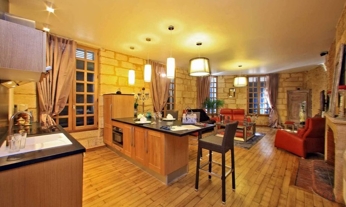 Sarlat-la-Caneda Historic Center Apartment | Prestigious apartment with private parking in Sarlat City Center