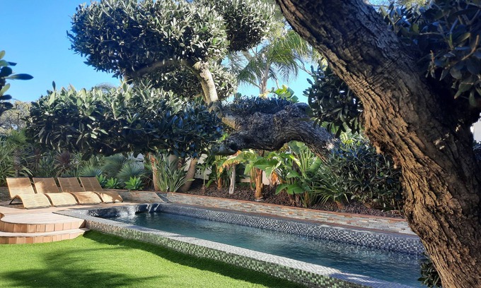 Sanary-sur-Mer Villa | Prestigious villa, close to the beach, heated swimming pool, cinema room, billiards table