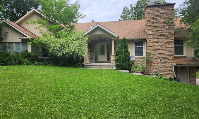 Whitchurch-Stouffville House | Preston Lake GTA Cottage Retreat/Hot Tub/Swim/Hike