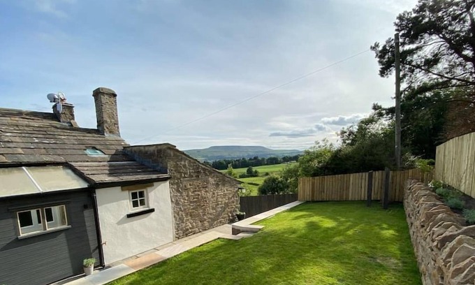 Preston-under-Scar House | Preston Mill Loft, with outstanding views.