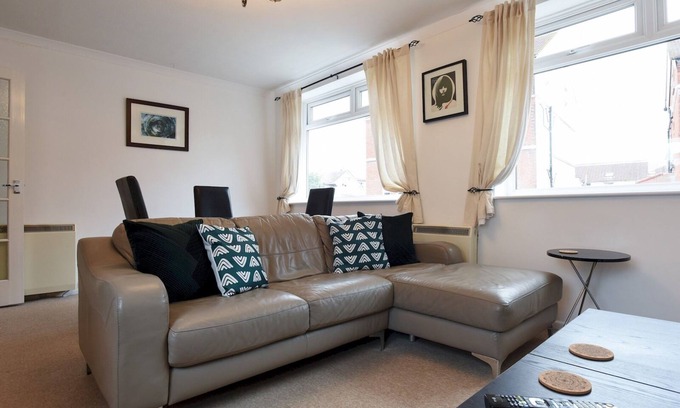 Southsea Apartment | Pretty Apartment, Close to Seafront | Pass The Keys