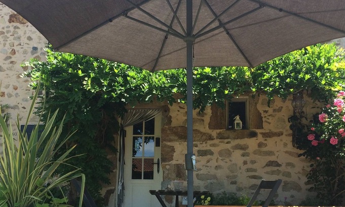 Le Lindois House | Pretty characterful cottage with large garden in the heart of the countryside.
