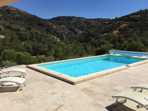 Cavaillon House | pretty gite with pool in cavaillon, beautiful view on the luberon mountains, 4 people.
