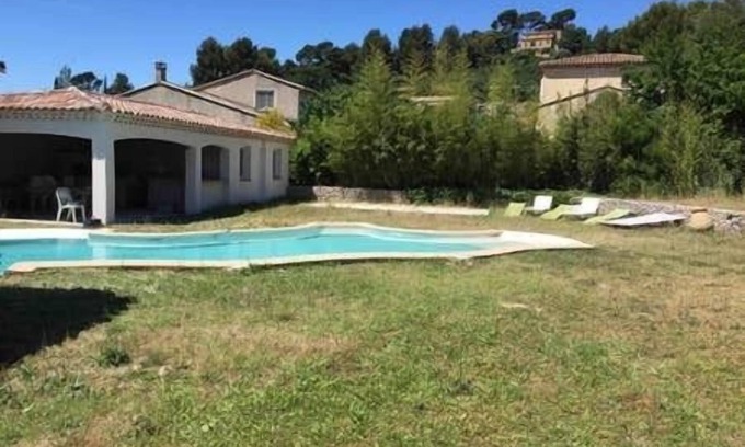 Les Caillols House | Pretty haven of peace with pool