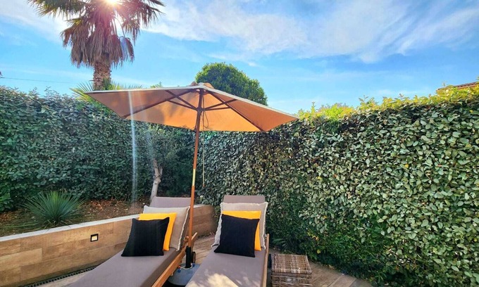 Les Issambres House | Pretty house 50 meters of the sea . air conditioning. pool