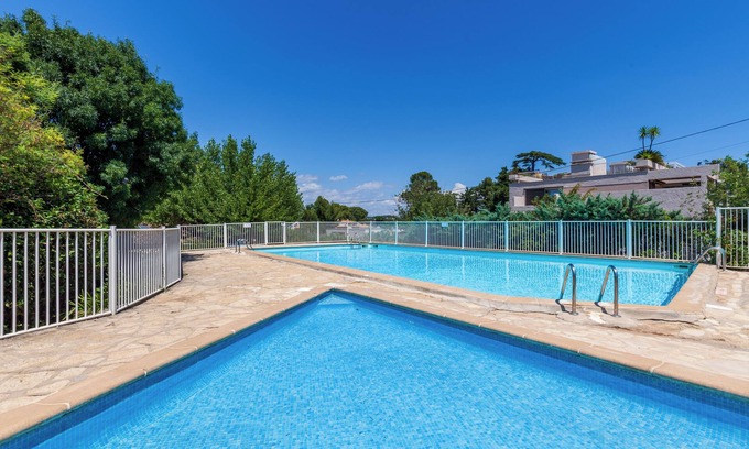Le Mourillon House | Pretty house close to the beach, swimming pool/tennis