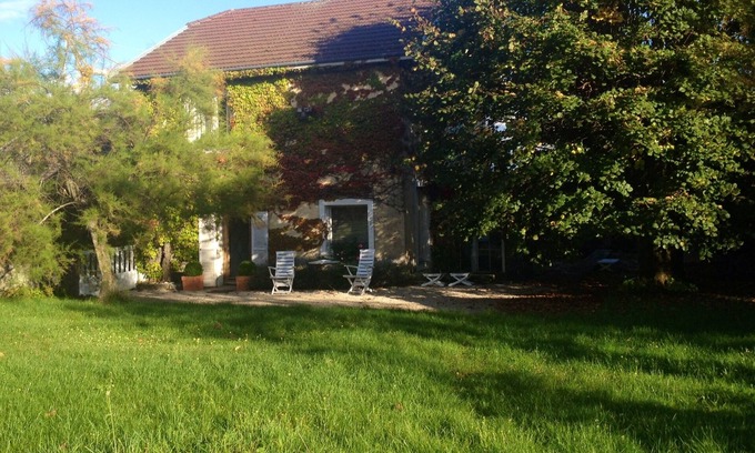 Dijon House | Pretty lodging between town & countryside in park in Dijon, on side of vineyards