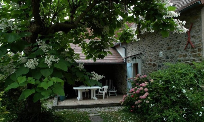 Jasses Cottage | Pretty, petite house with garden between Béarn and Basque Country (for 2-4)