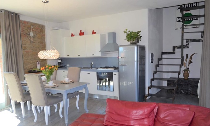 Monte San Savino Villa | pretty small house with pool and jacuzzi at Monte San Savino in the heart on Tuscany, modern furnitu