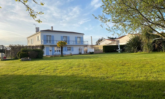 Les Conches Villa | Pretty villa with large garden 2 steps from the beach