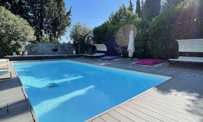 Tavel House | PRETTY VILLA WITH POOL SLEEPS 8