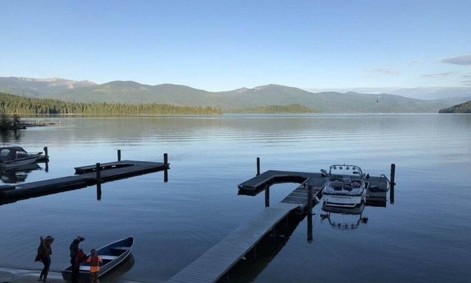 Bonner County House | Priest Lake BEACHFRONT with 2-slip dock