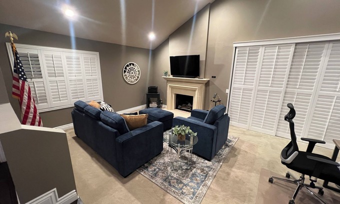 Fullerton House | Primary Bedroom+ 2 bedrooms w/Queen Beds! Near Disneyland! Private Large Pool!