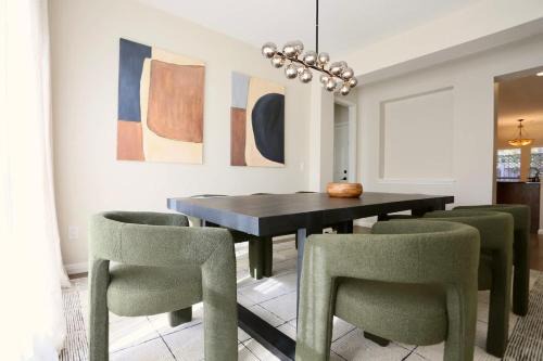Westfield House | Prime Austin 6beds with Hot Tub & Gym