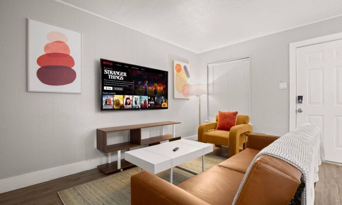 Wooten Apartment | Prime Crestview Suite! Great for ACl, F1, + More!