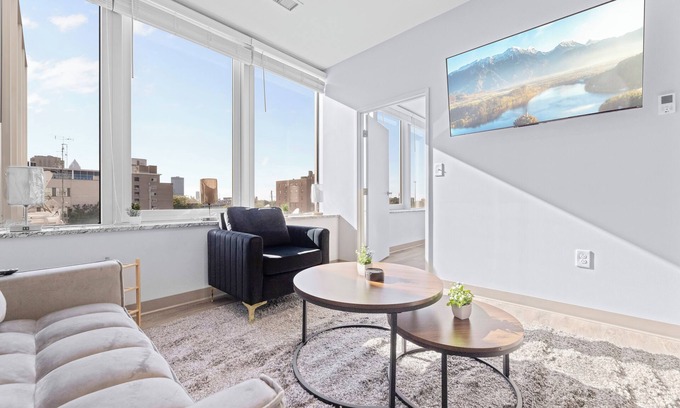 Downtown Cleveland Apartment | Prime Downtown Spot Near Arena+Food+Nightlife