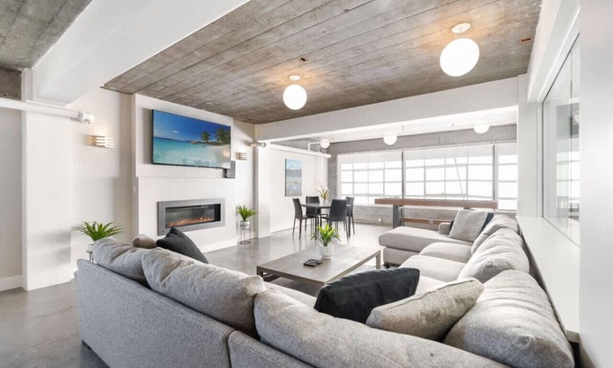 New Tacoma House | Prime DT Tacoma Penthouse 3BD/3.5BA by Pac Ave