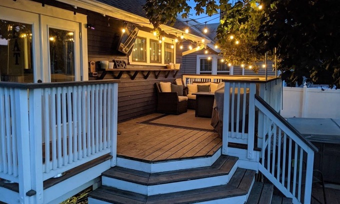 Oshkosh House | Prime EAA location - Vendor Friendly!