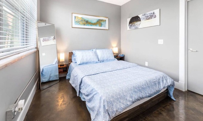 Roanoke Apartment | Prime Location Downtown Heart of Roanoke Queen Bed
