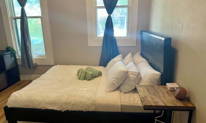 Victorian Village House | Prime Location - Free Parking - Short North