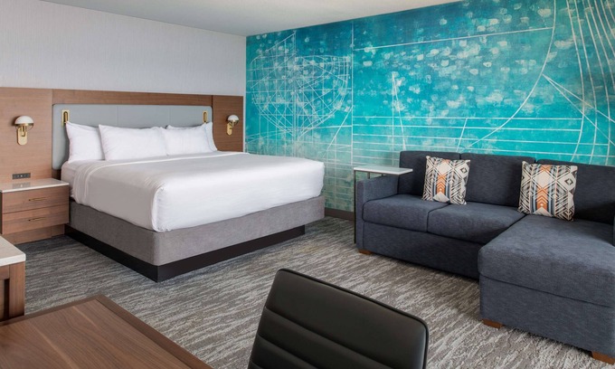 Port Angeles Hotel | Prime Location! Pool, FREE Parking, Pets Allowed, Near Francis Street Park!