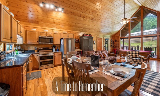 Sevierville Cabin | Prime Location/Pool/HotTub/Pool Table/Fast WiFinDollywood 2 minutes away!