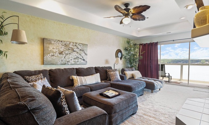 Lake Ozark Condo | Prime Spot, Breathtaking Views, Nearby Attractions