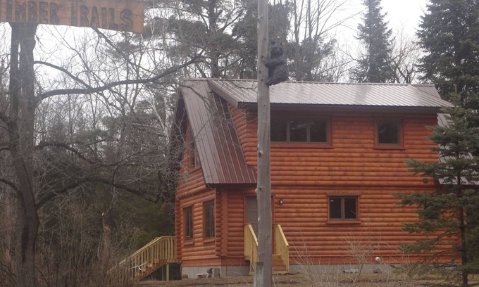 Honor Cabin | Prime time dates still avail! Log home min. from Slpng. Bear Dunes N.Lakeshore.