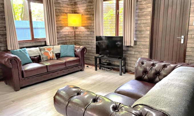 Llanybri House | Primrose 20-Woodland Lodges-Carmarthen-Pembroke