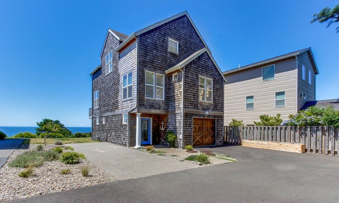 Lincoln City House | Pristine Home with Stunning Views, Short Walk to Beach - Right in Town