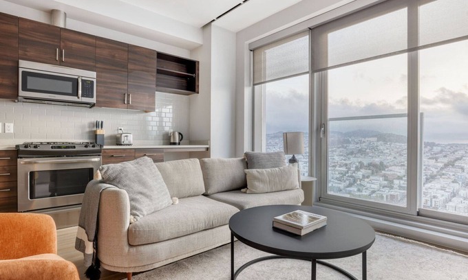 Downtown San Francisco Apartment | Pristine Soma 1BR w/Pool, Gym & BBQ, nr Tech Hub, by Blueground