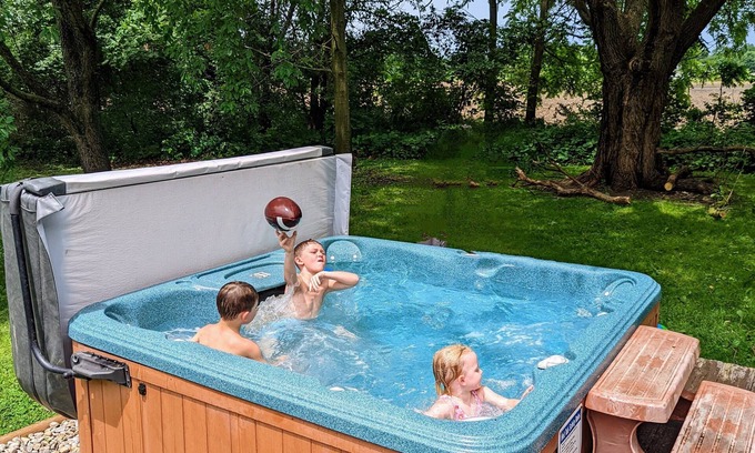 Sandusky House | Privacy of the country, just MINUTES from the city!