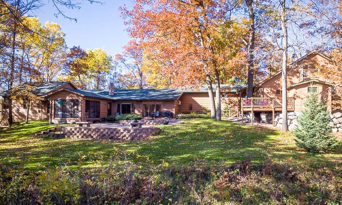 Lake Shore House | Privacy With Over 400 Feet Of Lake Shore On Gull Chain