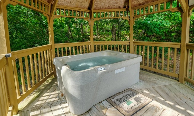 Sevierville Cabin | Private 1 Bedroom Honeymoon Cabin, Back Yard with Hot Tub on a Gazebo!