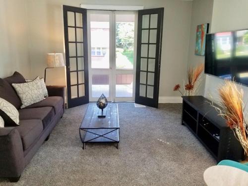 Brighton Heights House | Private 3 Bdrm Apt Spacious And Convenient