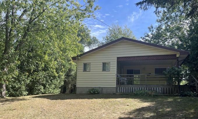 Huron-Kinloss Cottage | Private 3 Bedroom Cottage