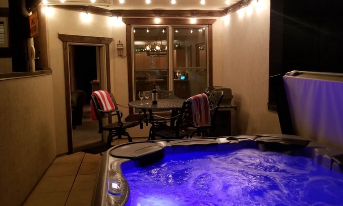 Warrior's Mark Condo | Private 6-Per Hot Tub & Private Garage - 5 Min Walk to Lifts & Town -New Remodel